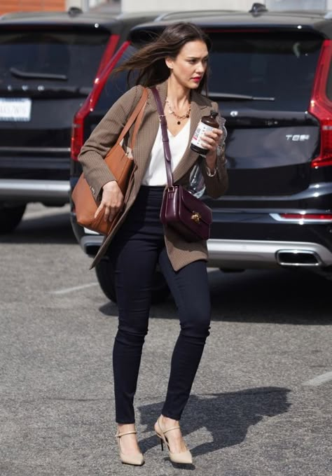 Jessica Alba in Office Chic Outfit - Going to a Meeting in Beverly Hills 03/06/2020, Jessica Alba latest photos Office Chic Outfit, Jessica Alba Outfit, Jessica Alba Casual, Chic Office Outfit, Trendy Date Night Outfit, Date Night Outfit Ideas, Night Outfit Ideas, Jessica Alba Style, Lawyer Fashion