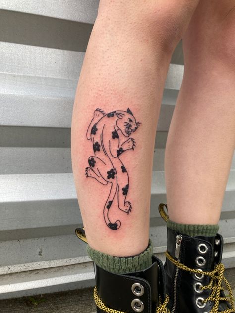 Love Panther Tattoo Traditional, Flower Panther Tattoo, Panther Hip Tattoos Women, Feminine Panther Tattoo For Women, Floral Panther Tattoo, Feminine Black Panther Tattoo, Panther Tattoo Minimalist, Simple Panther Tattoo, Cute Panther Tattoo