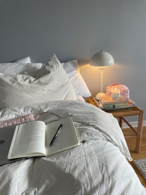 European Summer Bedroom Aesthetic, Make Bed Aesthetic, Room Cleaning Aesthetic, Clean Space Aesthetic, Room Inspiration Bedroom Minimalistic, Minimalistic Bedroom Aesthetic, Comfy Bed Aesthetic, Cleaning Room Aesthetic, Aesthetic Vision Board Pictures