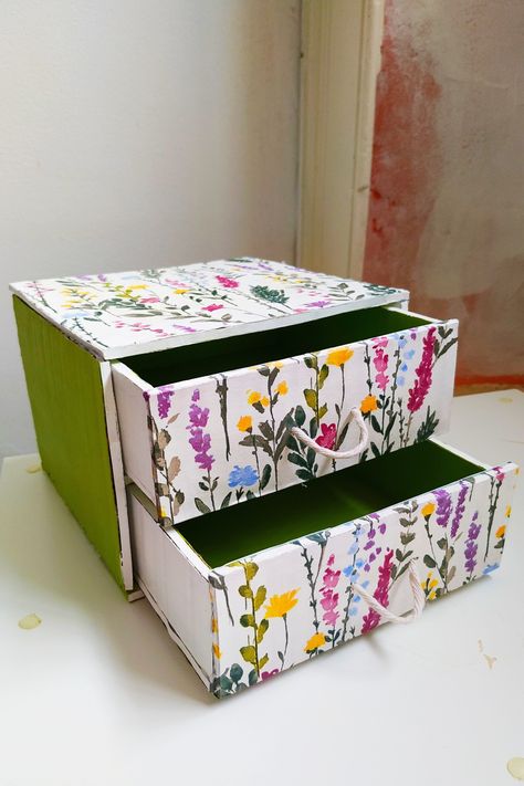 Jewelry organizer from cardboard. I made this jewelry organizer from cardboard box I found at home. For decorating, I used a beautiful floral pattern napkin and acrylic paint. Diy Jewelry Organizer Box, Wooden Box Crafts, Arts And Crafts Box, Cardboard Box Diy, Diy Jewelry Organizer, Paint Organization, Cardboard Box Crafts, Cardboard Painting, Jewelry Box Diy