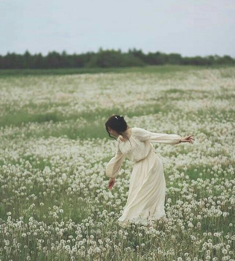 Gold Theme Birthday, Korea Photography, Embrace Femininity, Fairytale Aesthetic, Dandelion Wishes, Spring Photoshoot, Angel Aesthetic, Spring Aesthetic, Women Photography Poses