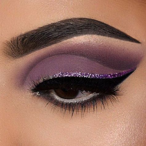 Dark Purple Eyeliner, Quinceanera Makeup, Purple Makeup Looks, Dark Purple Nails, Eyeliner Shapes, Purple Eyeliner, Trendy Eyeshadow, Makeup Nails Designs, Purple Eye Makeup