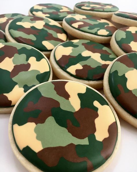 Camo cookies for a 5th birthday party today. It was my first time doing camo on cookies so I wasn't sure what to expect! Haha! 😆 They came out better than I hoped. Happy 5th birthday, Raiden! #cakemeaway #cakemeawayfresno #camocookies #camouflage #camobirthday #5thbirthday #decoratedcookies #sugarcookies #royalicing #cookiesofinstagram #bakedwithlove #handmadewithlove Hunter Cookies Decorated, Camo Cookies Decorated, Camo Treats, Hunting Cookies Decorated, Army Cookies, Decorated Wedding Cookies, Camo Cookies, Camo Cakes, Army Birthday Cakes