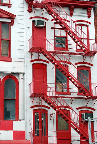 Fire Escape Stairs, Canal Street, New York City. (I know this... this is Pearl Paint, art supply mecca) Canal Street New York, Fire Escape Stairs, Apartment Stairs, Building Stairs, Fire Escape, Street New York, Stairway To Heaven, Concrete Jungle, Foto Inspiration