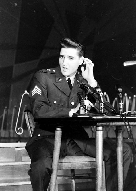 press conference at friedberg, march 1, 1960. Elvis Presley Army, King Elvis Presley, Young Elvis, Army Day, Elvis Presley Pictures, Elvis Movies, Elvis Presley Photos, Rock N’roll, March 1