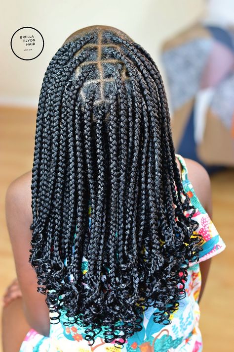 Noteless Braids Black Kids, Short Box Braids With Curls At The End, Big Braids With Curls At The End, Braids With Curls At The End Short, Box Braids For Kids Black, Kids Knotless Box Braids With Curly Ends, Knotless Box Braids For Kids, Braids With Curls For Kids, Short Box Braids With Curly Ends