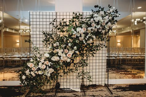 Grid Wedding Backdrop, Wedding Backdrop Black And White, Grid Backdrop Wedding, Black Wedding Backdrop, Black Gold Wedding Theme, Wedding Inspiration Ceremony, Grid Backdrop, Backdrop Frames, Ceremony Installation