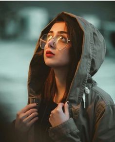 | photographer inspiration | photographer idea | film photography ideas | #Photography #Photographers Fesyen Islam, Stylish Photo Pose, Fashion Photography Poses, Portrait Photography Poses, Photography Poses Women, 인물 사진, Photography Women, Photoshoot Poses, Girly Photography