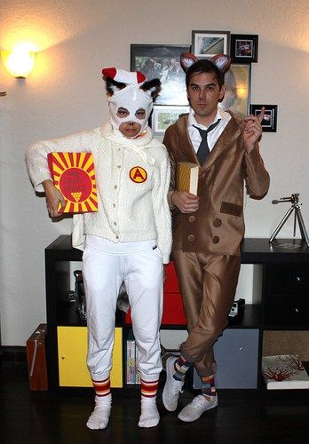 When I saw this movie a year ago… the moment I laid eyes on Ash… I knew I wanted to be him. Head-to-toe how-to: 1) white beanie with a stuffed sock sewn on top. it’s pretty hard t… Old Movie Halloween Costumes, Fantastic Mr Fox Costume, Fox Halloween Costume, Fox Halloween, Movie Halloween Costumes, Fox Costume, Hot Halloween Outfits, Spooky Costumes, 2023 Halloween