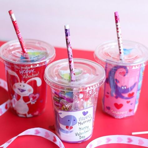 27 Inexpensive Valentine’s Day Gift ideas Student Valentines, Diy Valentinstag, Pinterest Valentines, Roses Valentine, Saint Valentin Diy, Hadiah Valentine, Valentines Bricolage, Valentines Day Baskets, Gifts For Students