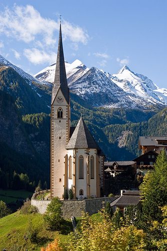 Church in Heiligenblut, Carinthia, Austria-- Makes me think of Heidi. :) Country Churches, Old Country Churches, Old Churches, Country Church, Cathedral Church, Church Architecture, Innsbruck, Old Church, Place Of Worship