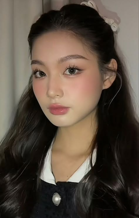 Maquillaje Glowy, Makeup Asia, Makeup Layout, Romantic Makeup, Asian Makeup Looks, Light Makeup Looks, Tanned Makeup, Princess Makeup, Soft Makeup Looks