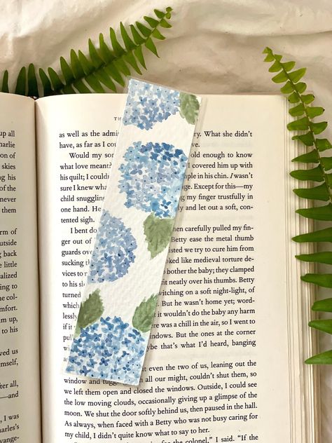 Painted Hydrangea, Reads Aesthetic, Bookmark Crochet, Beach Reads, Aesthetic Coastal, Handmade Bookmarks Diy, Bookmarks For Books, Creative Bookmarks, Reading Aesthetic