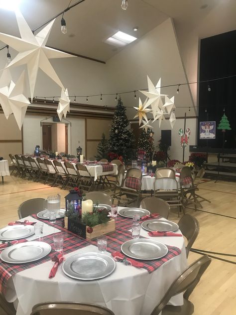 Large Christmas Party Ideas, Ward Christmas Party Decorations, Banquet Tablescapes, Lds Ward Christmas Party Ideas, Lds Christmas Party Ideas, Lds Christmas Party, Ward Christmas Party Ideas Lds, Company Christmas Party Decorations, Church Christmas Party Ideas