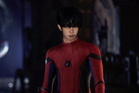 Heeseung Spiderman, Background Boyfriend, Spiderman Edit, Spider Gwen Art, Spiderman And Spider Gwen, Cool Kpop Wallpapers, Shirtless Actors, Spider Man Wallpaper, Rich Outfits