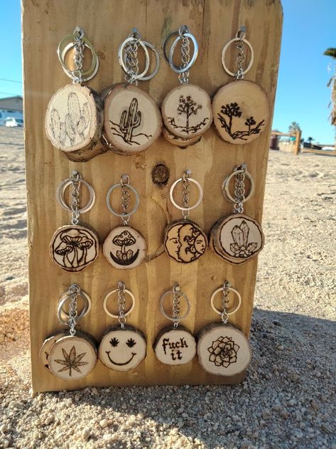 Wood Crafts Gifts, Wood Disc Keychain, Scorched Wood Projects, Crafty Things To Make And Sell, Wood Burned Magnets, Diy Wood Burning Projects For Beginners, Cactus Wood Burning, Wood Burn Keychain, Wood Burned Keychain Ideas