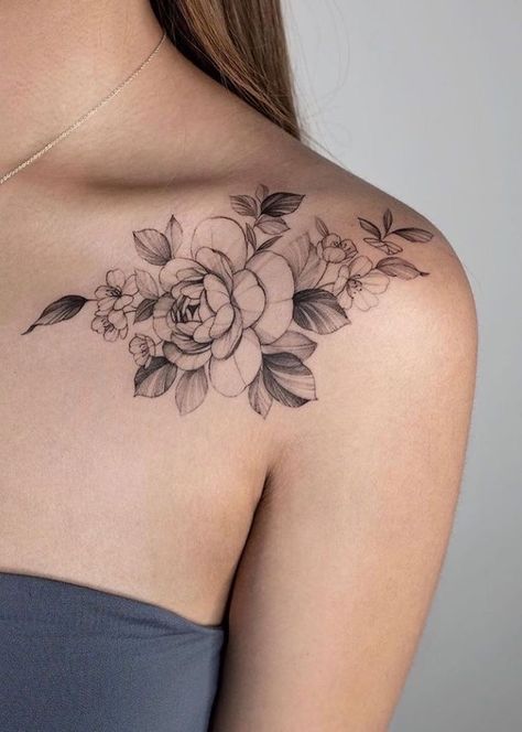 Feminine Shoulder Tattoos, Floral Tattoo Shoulder, Rose Shoulder Tattoo, Tato Henna, Bone Tattoos, Flower Tattoo Shoulder, Floral Tattoo Sleeve, Chest Tattoos For Women, Shoulder Tattoos For Women