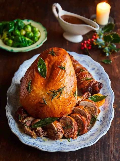 Christmas hodgepodge pie | Jamie Oliver recipes Turkey Crown Recipe, Turkey Crown, Cook A Turkey, Fakeaway Recipes, Dinner Leftovers, Jamie Oliver Recipes, Easy Turkey, 15 Minute Meals, Midweek Meals