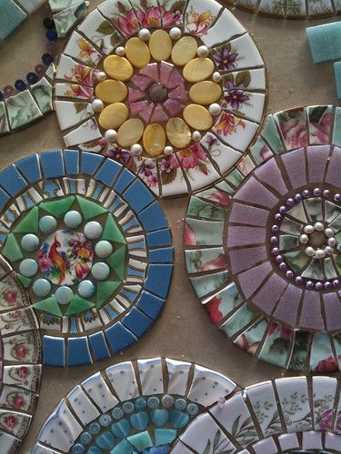 T42 segment | Robyn Jay | Flickr Mosaic Artwork Ideas, Mosaic Tiles Crafts, Tile Artwork, Mosaic Art Diy, Mosaic Stepping Stones, Mosaic Animals, Mosaic Tile Art, Mosaic Art Projects, Floral Mosaic