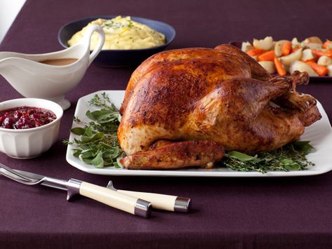 World's Simplest Thanksgiving Turkey recipe from Food Network Kitchen via Food Network Best Thanksgiving Turkey Recipe, Christmas Dinner Menu, Gluten Free Thanksgiving, Foodie Crush, Turkey Recipes Thanksgiving, Thanksgiving Leftovers, Food Network Magazine, Think Food, Easy Thanksgiving