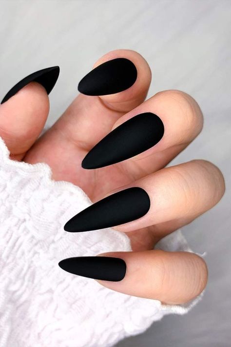 Matte Black Nails, Long Stiletto, Nails Matte, Matte Nails Design, Black Nail Designs, Halloween Nail Designs, Girls Black, Matte Nails, Medium Long