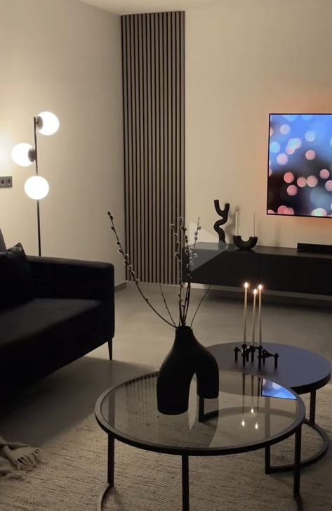 Black Aesthetic Living Room Ideas, Tv Stand Storage Ideas, Modern Living Room With Black Couch, Black Couch Apartment, Black Modern Home Decor, Modern Luxury Apartment Decor, Black Table Living Room, Black And Gold Apartment, Living Room Black Decor