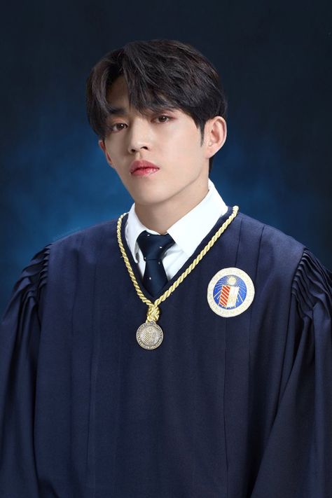 © @chweychips on twt Kpop Graduation, Graduation Pic, School Id, Seventeen Album, Grad Pics, Graduation Photos, Photo Reference, Seventeen, High School