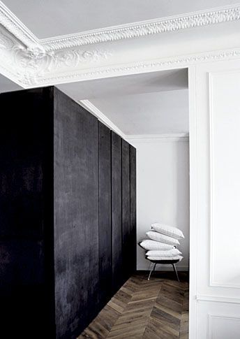 White walls + black wooden cabinets. Love the contrast. Empty Room, White Interior, Home Fashion, White Walls, Interior Details, Interior Spaces, Interior Inspiration, Bedroom Interior, Home Deco