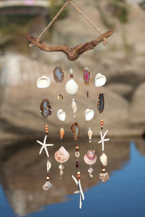 Carillons Diy, Seashell Wind Chimes, Hantverk Diy, Deco Marine, Seashell Projects, Art Coquillage, Diy Wind Chimes, Shell Crafts Diy, Earth Tone Colors