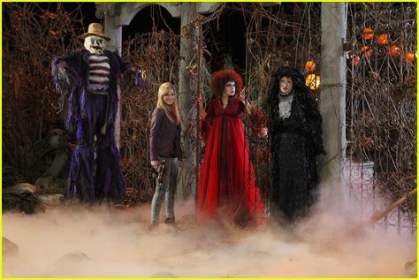 Skylar and the monsters... Girl Vs Monster, Halloween Themed Movies, Disney Channel Original Movies, Calling All The Monsters, Nostalgic Halloween, Candle Girl, Disney Channel Movies, Celebrity Halloween, Disney Channel Original