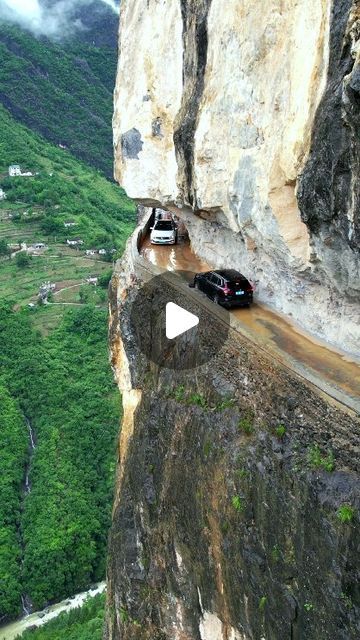 Road Video, Funny Road Signs, Fairy Tree Houses, Funny Poems, Dangerous Roads, Awesome Nature, Human Evolution, Amazing Places On Earth, Moss Stitch