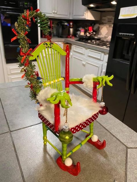 Grinch Chair, Grinchmas Decorations Diy, Grinchmas Decorations, Grinch Sign, Grinch Crafts, Grinch Decorations, Grinch Christmas Party, Whoville Christmas, Sign Boards