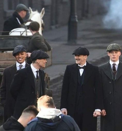 Thomas, Arthur and Finn Shelby 💜 Peaky Blinders Behind The Scenes, Paul Anderson Peaky Blinders, Peaky Blinders Cast, Harry Kirton, Finn Shelby, Dr Jonathan Crane, Peaky Fookin Blinders, Peaky Blinders Series, Steven Knight