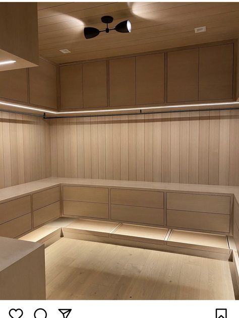 Walk In Wardrobe Design, Closet Vanity, Bedroom Cupboards, Dream Closet Design, Walk In Closet Design, Modern Closet, Wardrobe Interior Design, Bedroom Cabinets, Closet Remodel