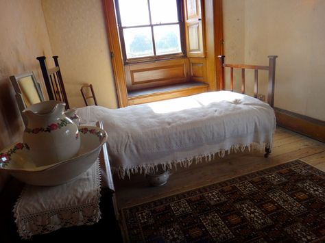 Servant Room Ideas, Servant Bedroom, Tredegar House, Victorian Cottage Core, Servant Quarters, Black Lilies, Servant Room, Servants Quarters, Historical Castle