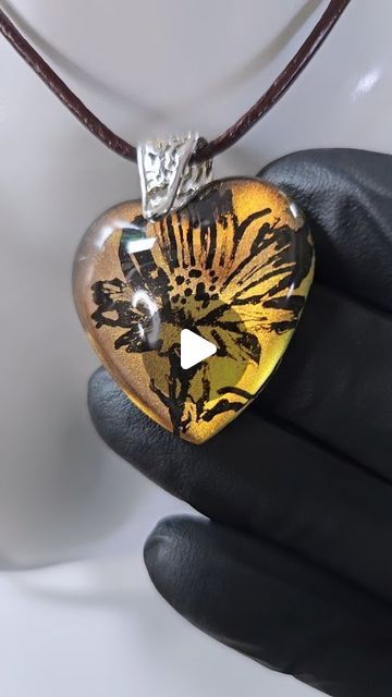 Resin Comb Ideas, Daniel Cooper Resin, Resin Techniques, Huge Design, Resin Cabochon, Clear Heart, Epoxy Art, Polymer Clay Jewelry Tutorials, Gold Nail