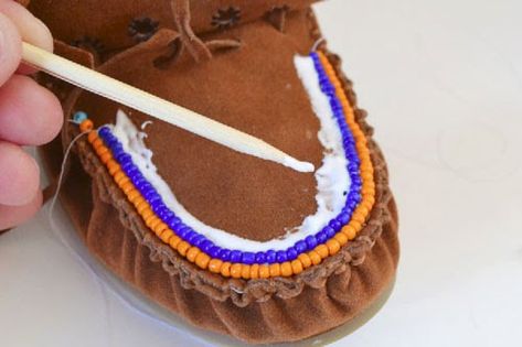 iLoveToCreate Blog: Easy Beaded Moccasins Tutorial Moccasin Pattern How To Make, Beaded Moccasins Pattern, Beaded Baby Moccasins, How To Make Moccasins, Moccasin Patterns, Diy Moccasins, Handmade Moccasins, Moccasin Pattern, Beaded Moccasins