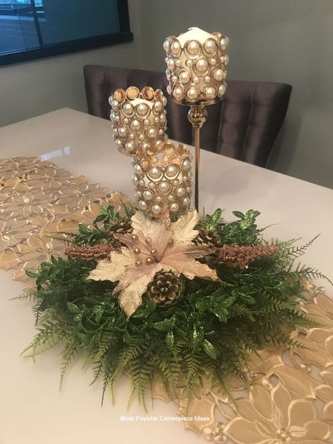 via Gold Christmas Centerpieces, Christmas Centerpiece Ideas, Green And Gold Christmas, Xmas Centerpieces, Christmas Centers, Inexpensive Christmas, Christmas Table Centerpieces, Christmas Centerpieces Diy, Christmas Centerpiece