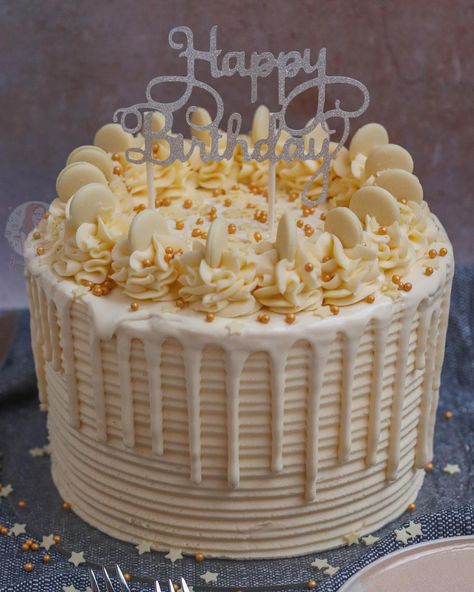 White Chocolate Drip Cake! - Jane's Patisserie White Chocolate Drip Recipe, Chocolate Drip Recipe, Chocolate And Orange Tart, White Chocolate Drip, White Chocolate Buttercream Frosting, Orange Loaf Cake, No Bake Vanilla Cheesecake, Janes Patisserie, White Chocolate Buttercream