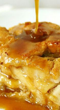 Rum Bread Pudding, Apple Bread Pudding, Rum Sauce, Bread Pudding With Apples, Pane Dolce, Pudding Dessert, Torte Cupcake, Bread Pudding Recipe, Apple Bread