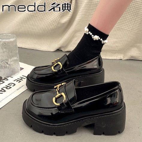 Korean School Shoes Girl, Kpop Shoes Korean Style, Korean Black Shoes For School, School Shoes Black Heels, Korean School Shoes, College Shoes, Korean Shoes, Dr Shoes, Pretty Shoes Sneakers