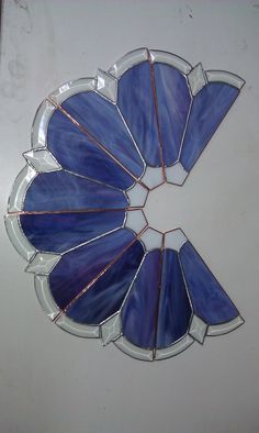 A work in progress - shade of lamp Floral Lamp, Cool Tricks, Stained Glass Lamp Shades, Stained Glass Lamp, Stained Glass Light, Diy Lampe, Tiffany Lamp, زجاج ملون, Diy Shades