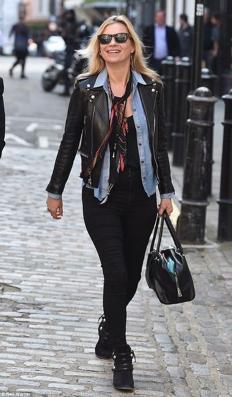 Pizza time: Kate Moss couldn't contain her joy as she headed to Pizza Pilgrims in London on Thursday for a lunchtime treat Rock Chick Style Over 40, Boho Rock Style, Rock Chic Outfits, Rocker Chic Outfit, Rock Chic Style, Biker Chick Outfit, Rock Chick Style, Kate Moss Street Style, Chick Outfit