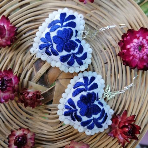 Flores Bordado Artesanal added... - Flores Bordado Artesanal Velvet Crafts, 4th Of July Games, Sticker Tattoo, Tattoo Trend, Clever Tattoos, Diy Bead Embroidery, Mexican Crafts, Handmade Jewel, Mexican Pottery