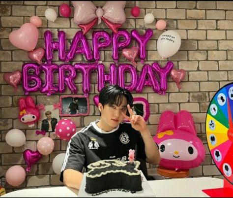 happy birthday changbin Kids Birthday Pictures, Happy Birthday Icons, Birthday Icon, 21st Birthday Photoshoot, Birthday Club, Happy Birthday Dear, Falling In Love With Him, Birthday Pictures, Silly Pictures