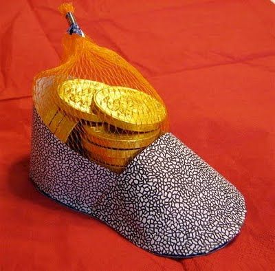 doodles and noodles: Get Ready for St. Nicholas Day - by Making Paper Shoes with My Handy-Dandy Tutorial! Shoe Template, Paper Shoes, St Nicholas Day, Godly Play, Baby Shower Diaper Cake, School Celebration, Holidays Around The World, Shoe Crafts, Saint Nicolas