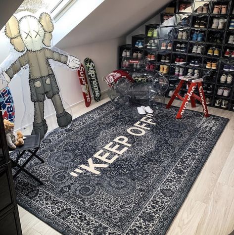 Bedroom Sneakerhead, Room Hypebeast, Hypebeast Room Ideas, Hypebeast Apartment, Sneakerhead Bedroom, Sneakerhead Room, Mens Bedroom Decor, Hypebeast Room, Shoe Room