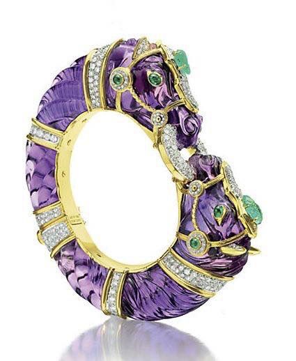 David Webb carved Amethyst Amethyst Bangle, Bijoux Art Nouveau, Horse Bracelet, Diamond Bangle Bracelet, David Webb, Emerald Bracelet, Purple Jewelry, Diamond Bangles Bracelet, Amethyst Jewelry