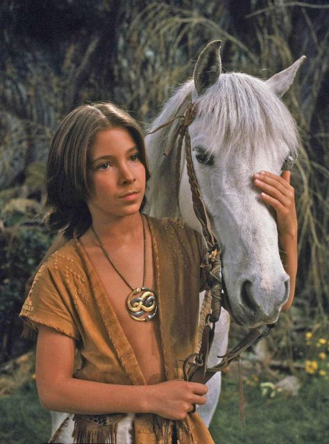 Noah Hathaway as 'Atreyu' in The NeverEnding Story (1984) Neverending Story, Ending Story, Pet Sematary, The Neverending Story, New Retro Wave, 80s Movies, Katniss Everdeen, Fantasy Movies, White Horse