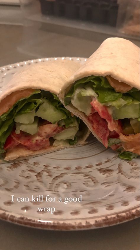 Ingredients:
-Tortilla 
-Tomato 
-Cucumber 
-Salmon 
-Sauce Breakfast Wrap Aesthetic, Veggie Wrap Aesthetic, Salmon Tortilla Wrap, Wrap Aesthetic Food, Tortilla Aesthetic, Wraps Aesthetic, Wrap Aesthetic, Tortilla Wrap, Bakery Foods